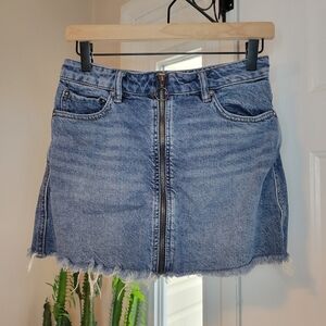 Free People We The Free Zip It Up Mini Denim Jean Skirt, Size 25‎